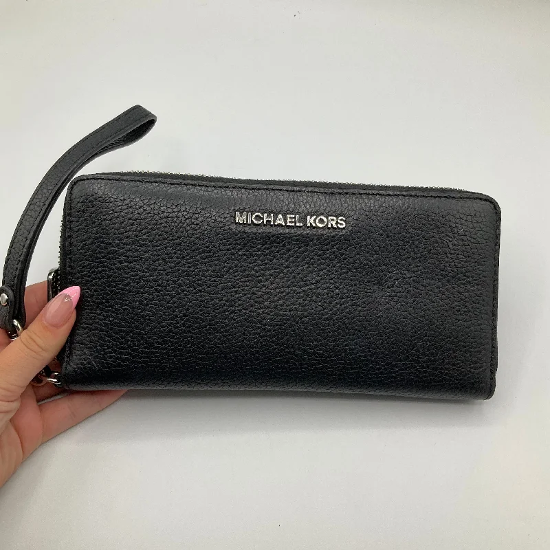 Wristlet Designer Michael Kors, Size Medium