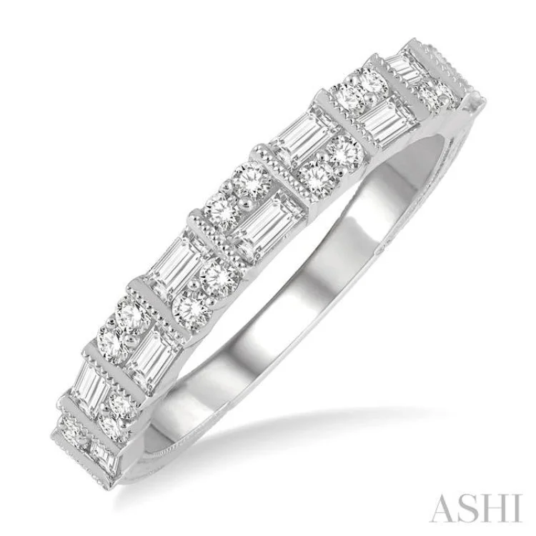 5/8 ctw Paneled Baguette and Round Cut Diamond Wedding Band in 14K White Gold