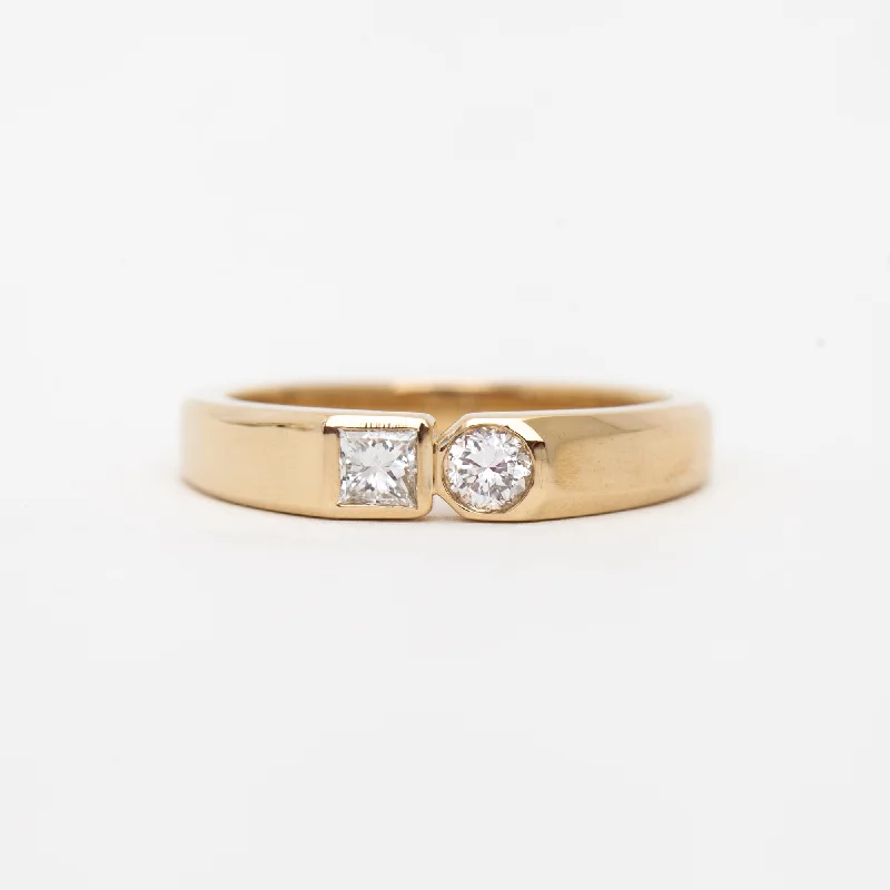 Princess Cut Diamond Dyad Signet Ring