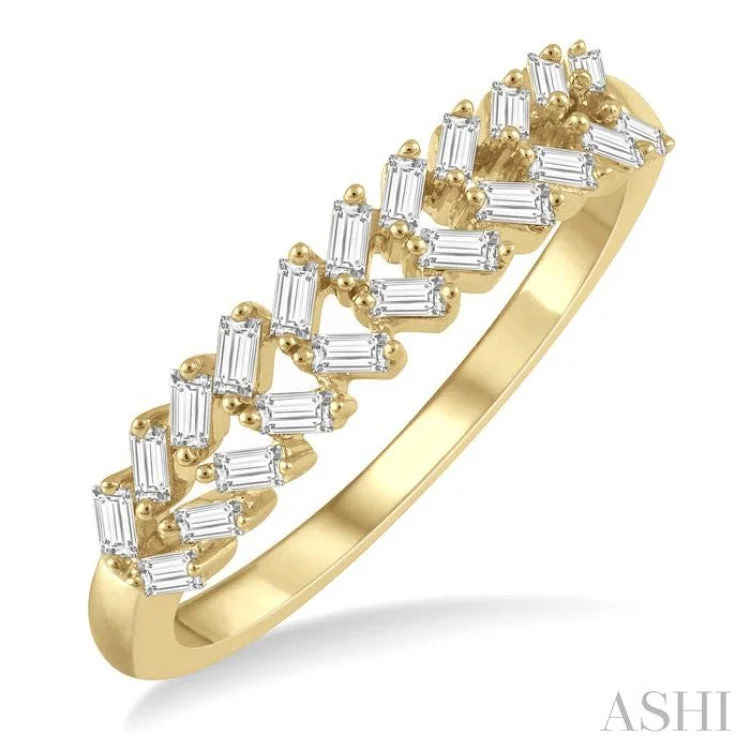 1/4 Ctw Stackable Baguette Diamond Fashion Ring in 14K Yellow Gold