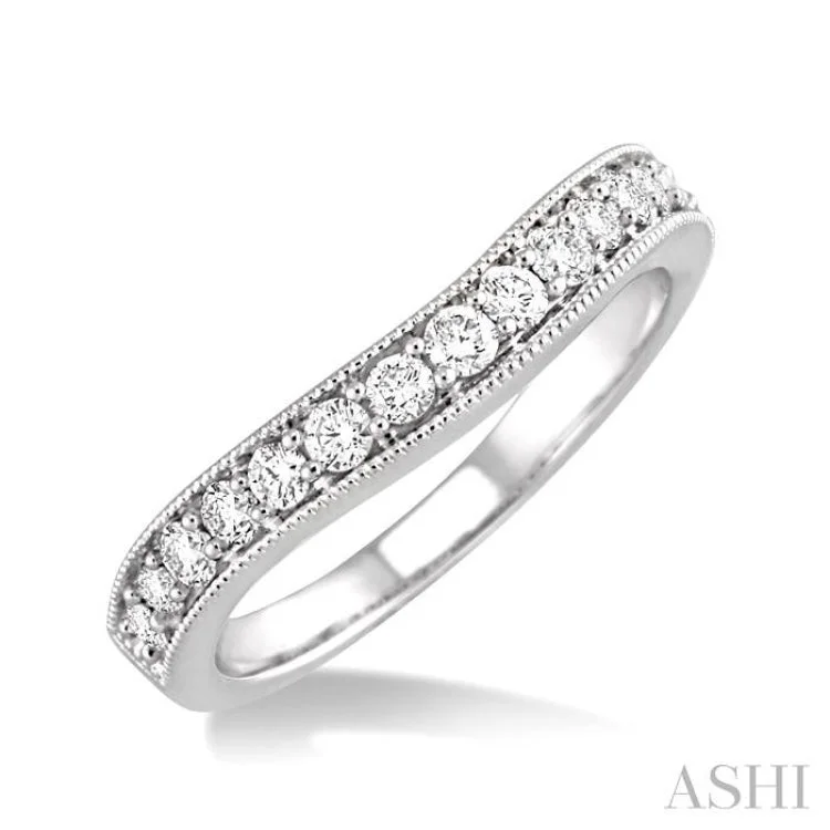 1/2 Ctw Round Cut Diamond 'V' Shape Band in 14K White Gold.