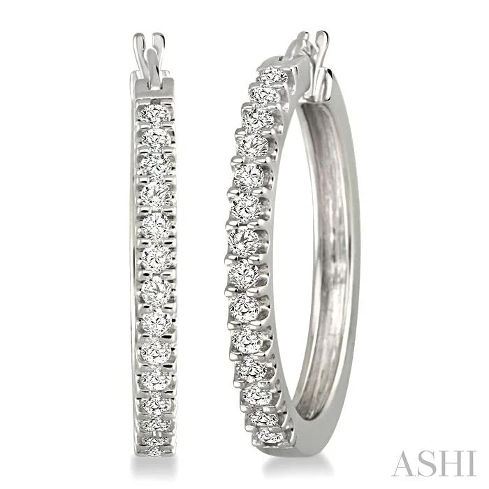 1/2 Ctw Round Cut Diamond Hoop Earrings in 14K White Gold