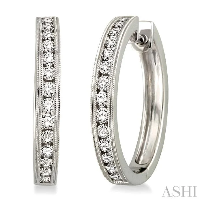 1 Ctw Round Cut Diamond Hoop Earrings in 14K White Gold