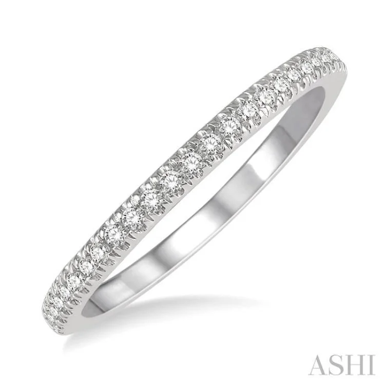 1/6 Ctw Round Cut Diamond Wedding Band in 14K White Gold