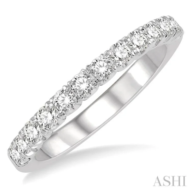 1 Ctw Round Cut Diamond Wedding Band in 14K white Gold