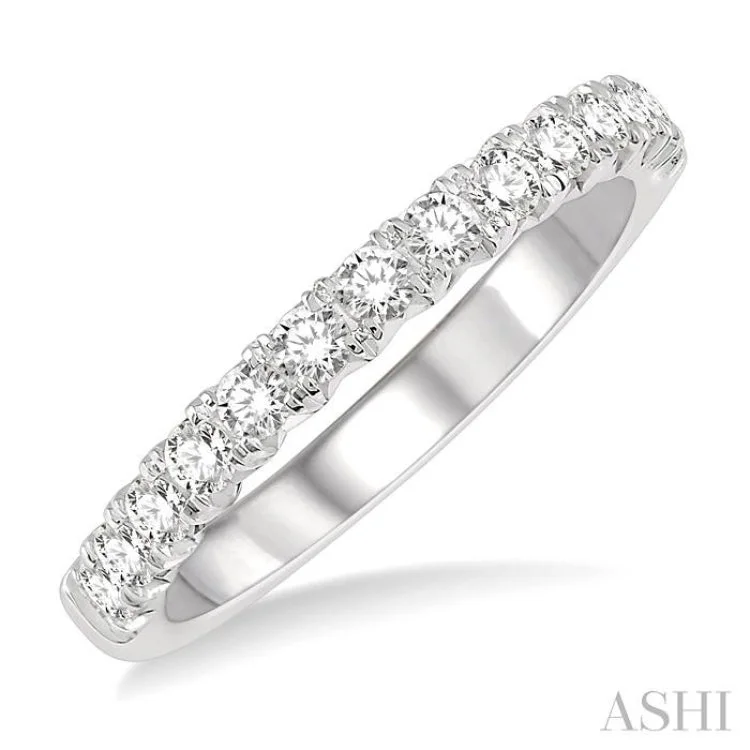 1 Ctw Round Cut Diamond Wedding Band in 14K white Gold